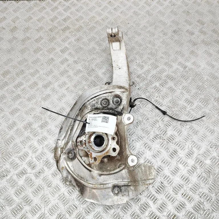 Front wheel hub 6876655