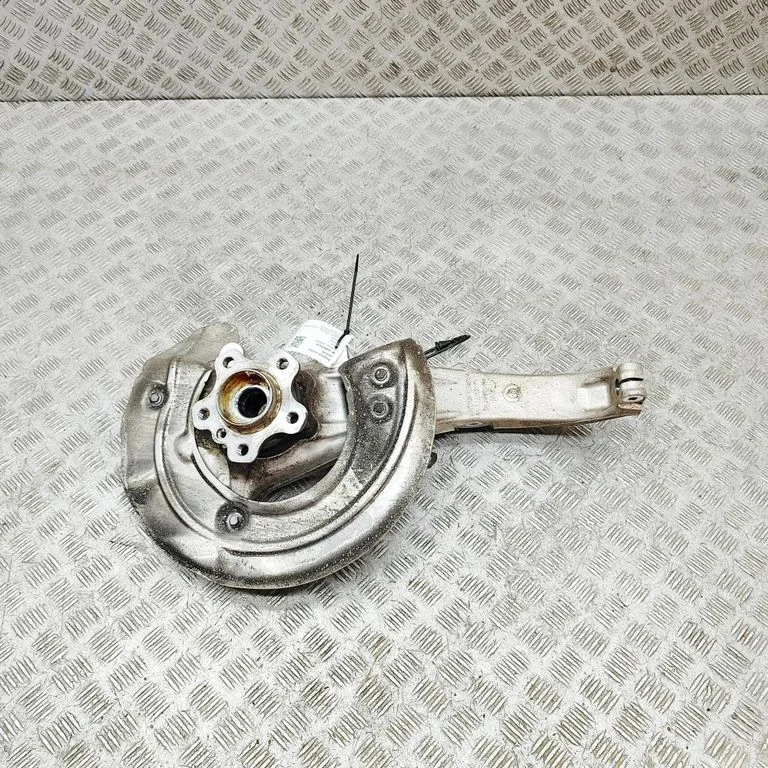 Front wheel hub 6876656