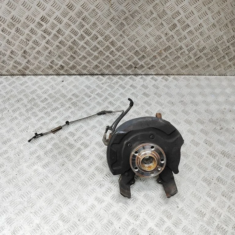 Front wheel hub