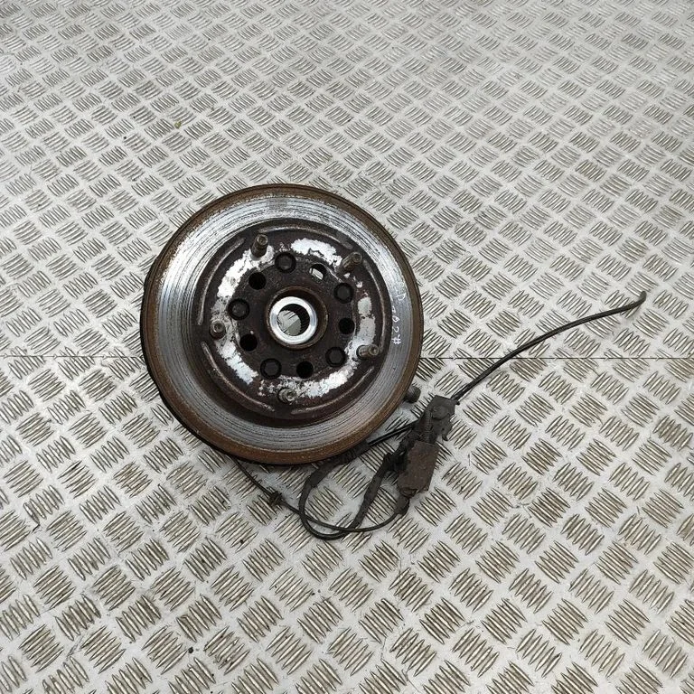 Front wheel hub KK313K185AA