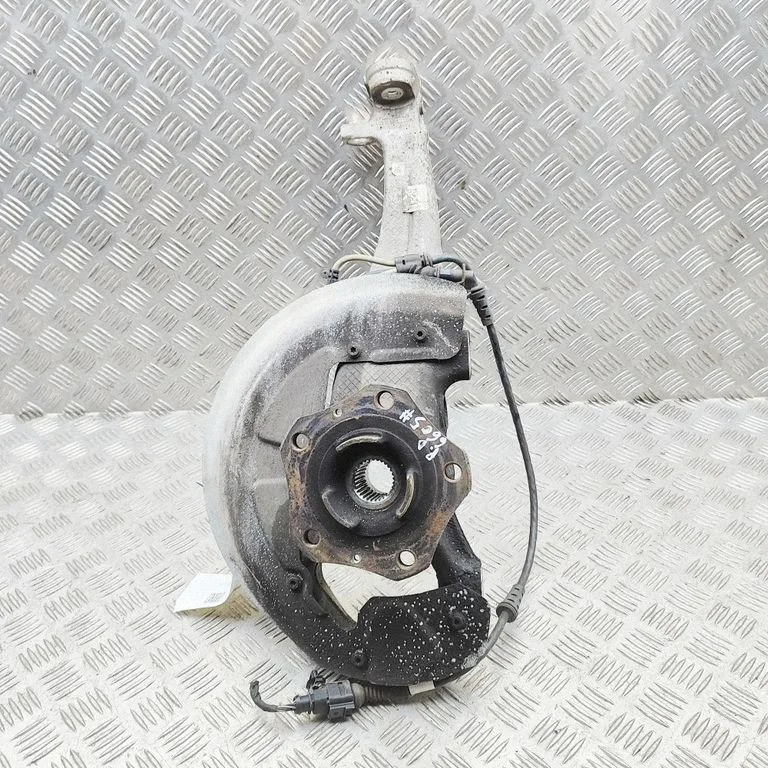 Front wheel hub 9P1407616