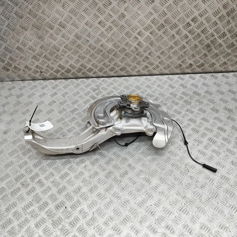Front wheel hub 6876656