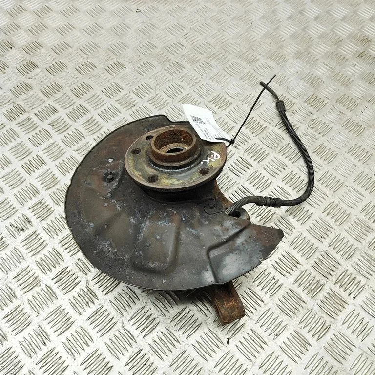 Front wheel hub 7H0498611