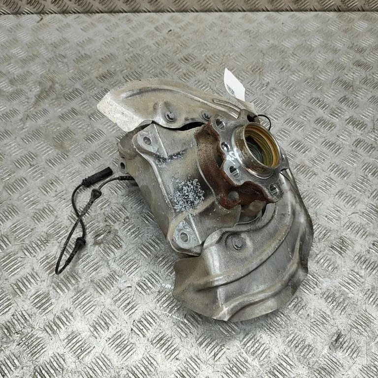 Front wheel hub 6886948