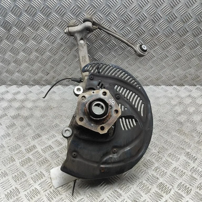 Front wheel hub 8W0407560