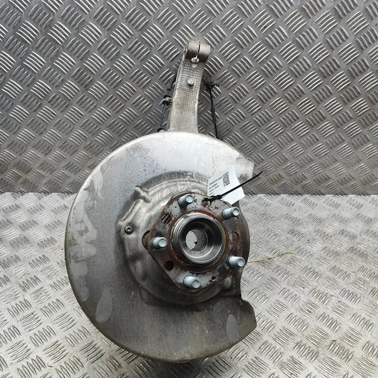 Front wheel hub – Tesla Model Y (2020-)