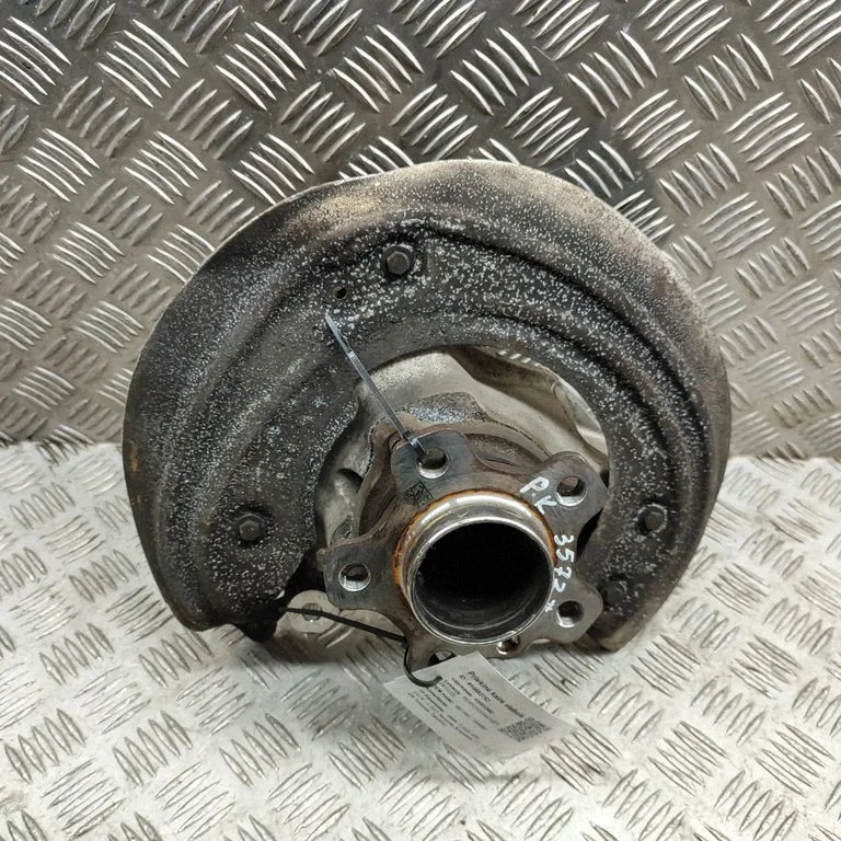 Front wheel hub 6871191