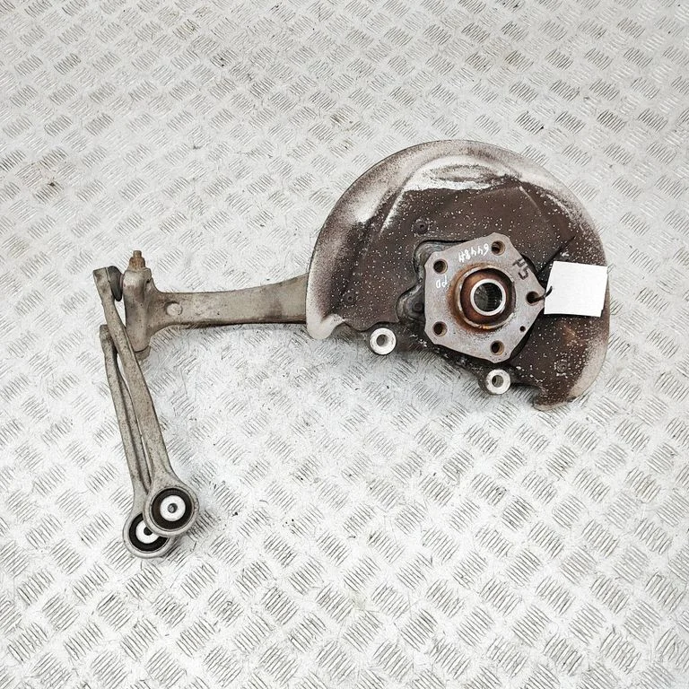 Priekšējā rumba 8W0407510B