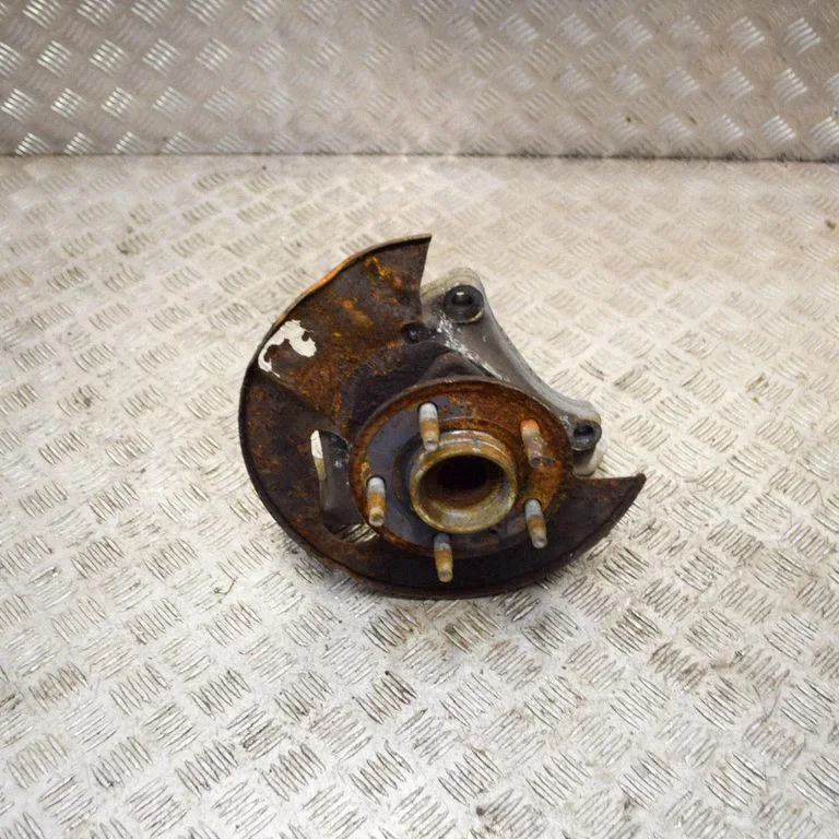Front wheel hub – left