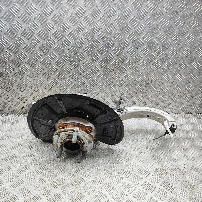 Front wheel hub EKEB2304010E