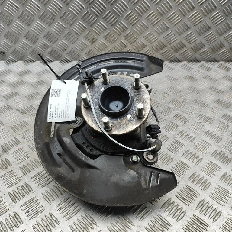 Front wheel hub SU00307497