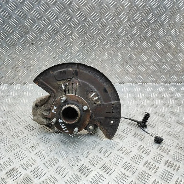 Front wheel hub N24333030