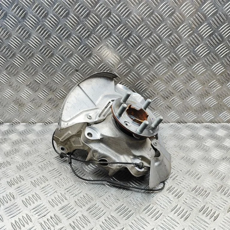 Front wheel hub M8D23K207AE