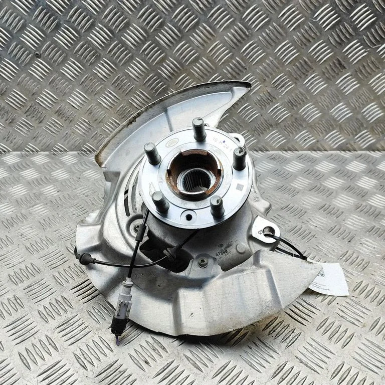 Front wheel hub M8D23K206AE