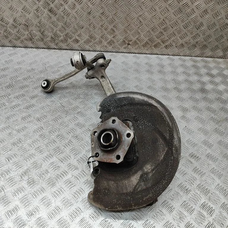 Priekšējā rumba 8W0407242F