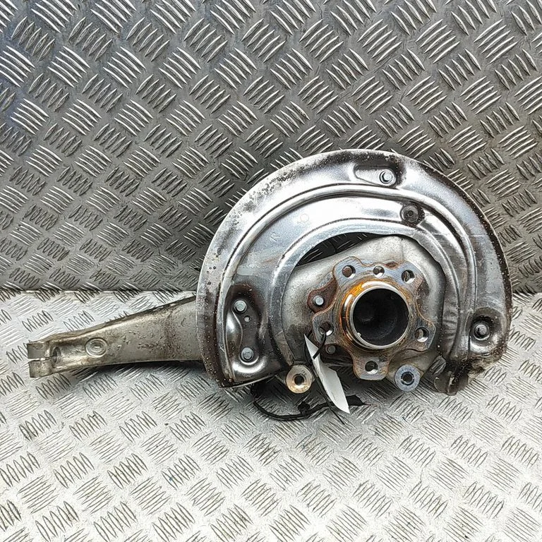 Front wheel hub 6899160