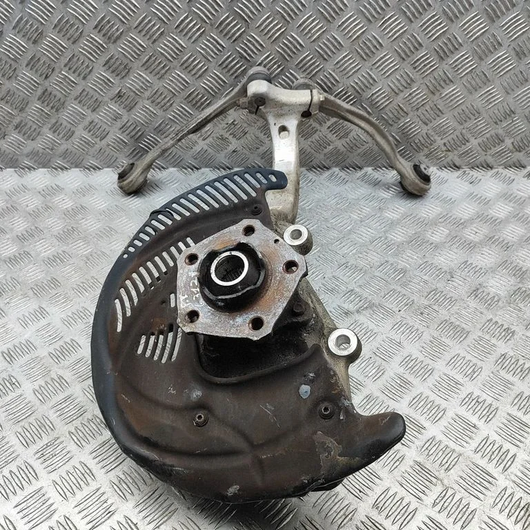 Priekšējā rumba 4M0498625C