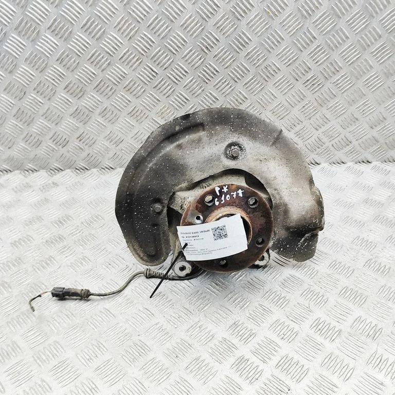 Front wheel hub 6876645