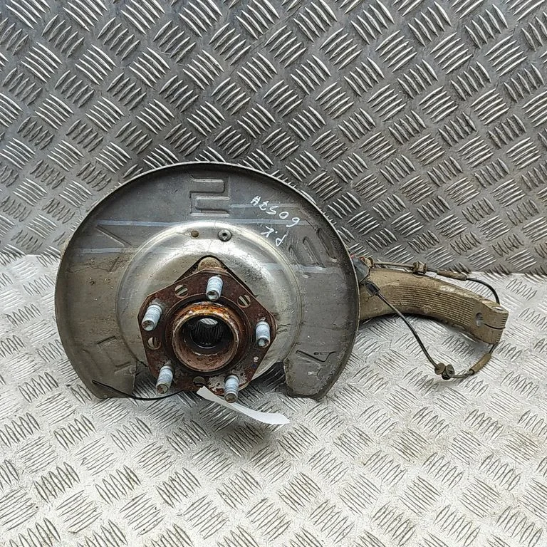 Front wheel hub 104431100E