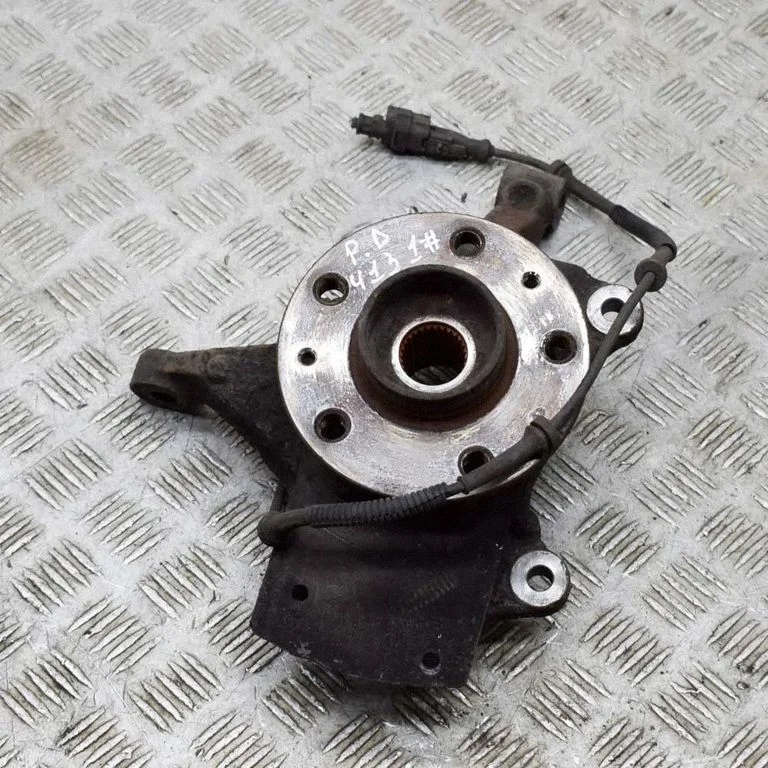 Front wheel hub – Opel Vivaro (2014-2018)
