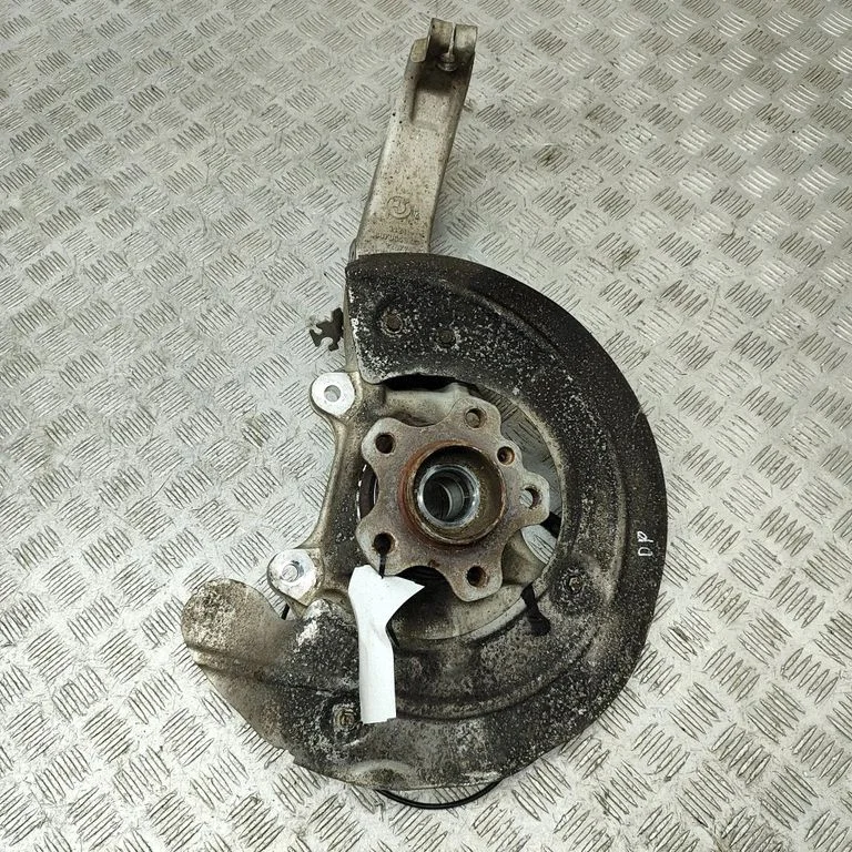 Front wheel hub 6876656