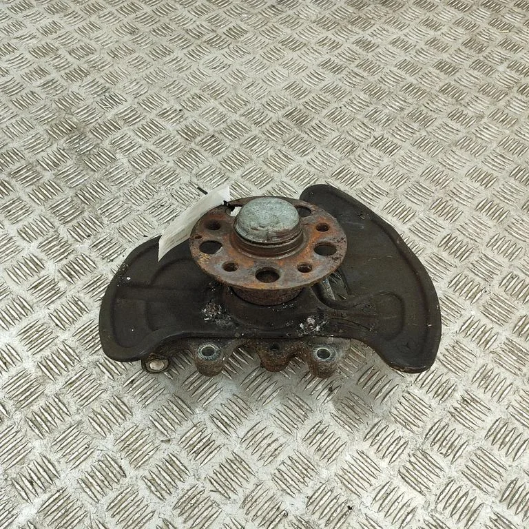 Front wheel hub A2043320201