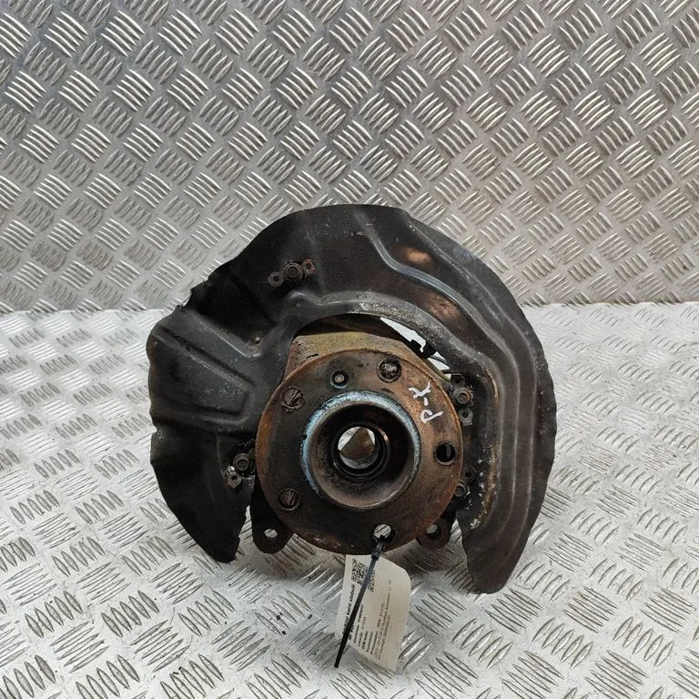 Front wheel hub 6855953