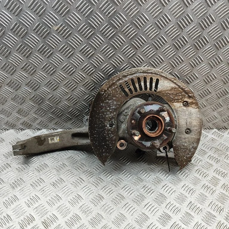 Front wheel hub J9D33K185BB