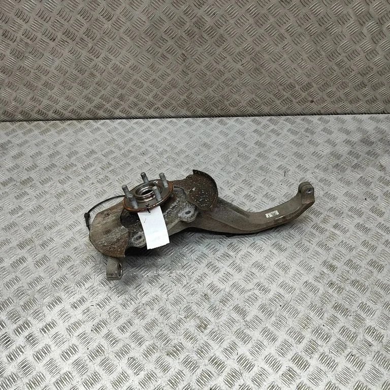 Front wheel hub J9D33K186BB