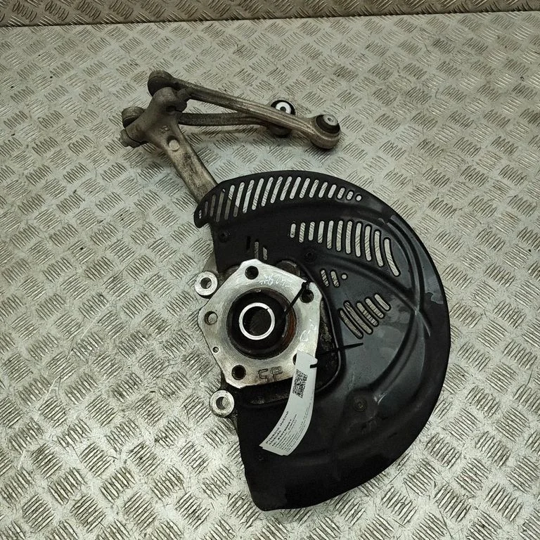 Front wheel hub 8W0407560