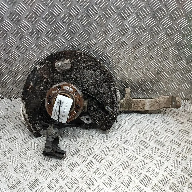 Front wheel hub A1674213900