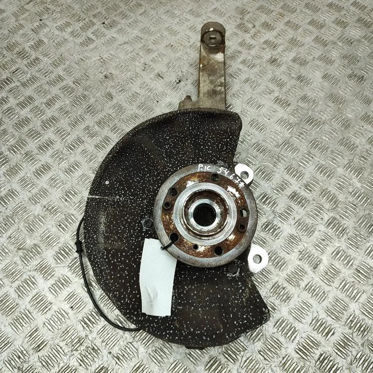 Front wheel hub A1663300920
