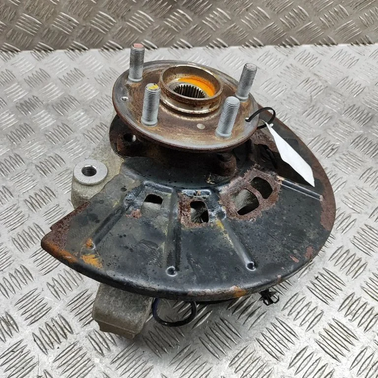 Front wheel hub ST2304201A