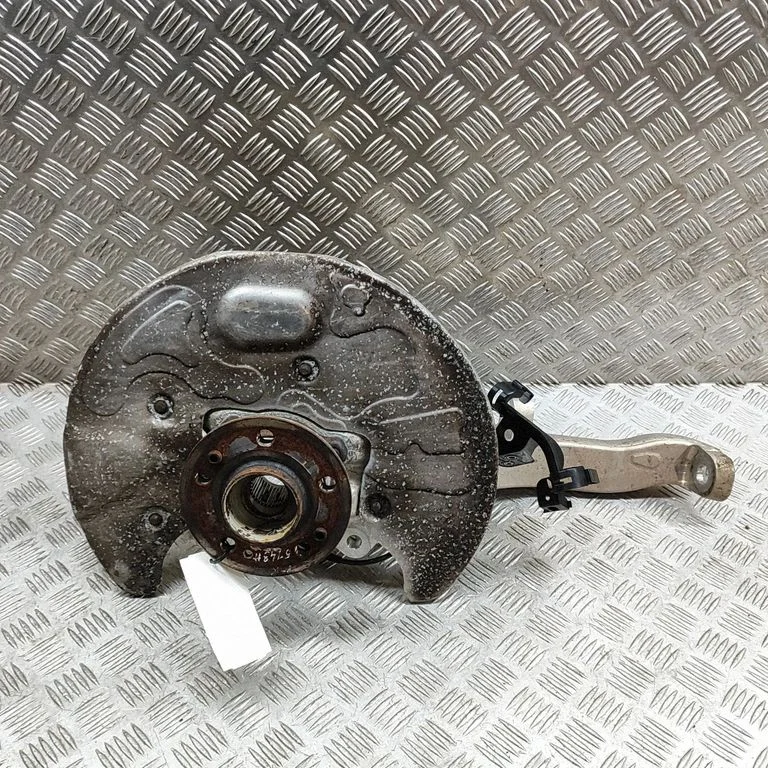 Front wheel hub A1674213900