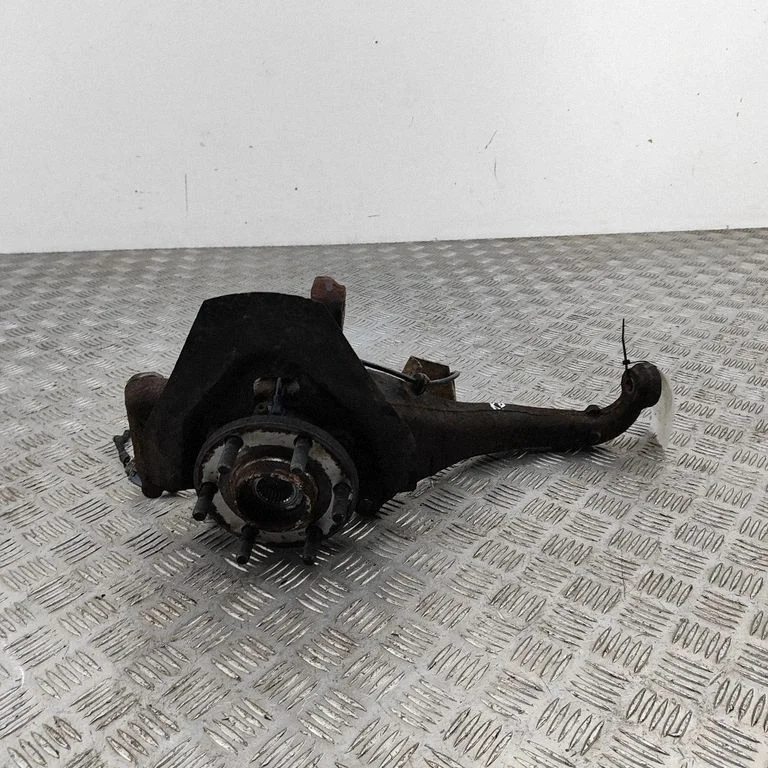 Front wheel hub 40015EB000