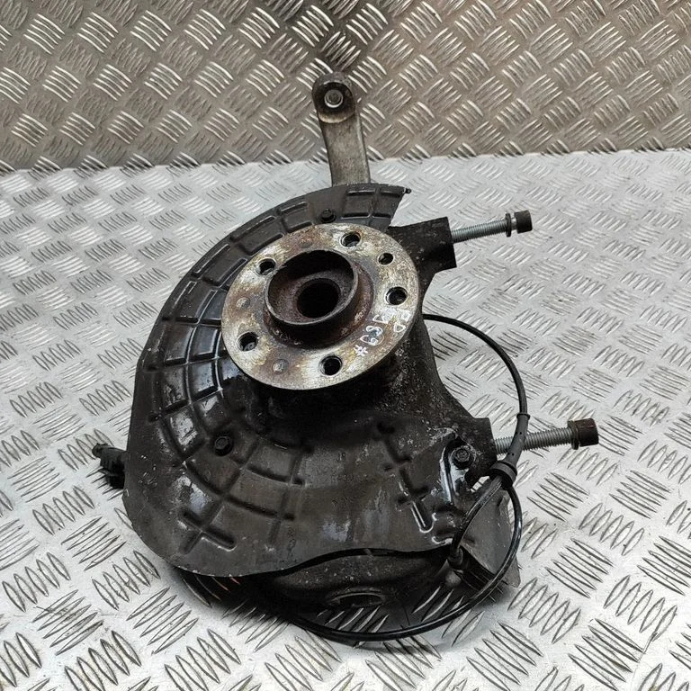 Front wheel hub 670039101