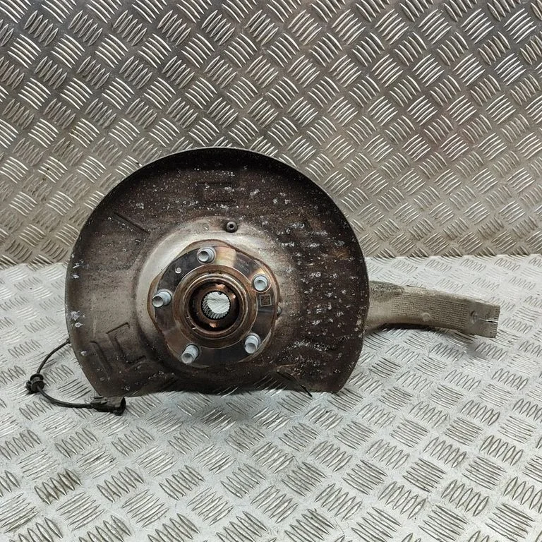 Front wheel hub 104431100E