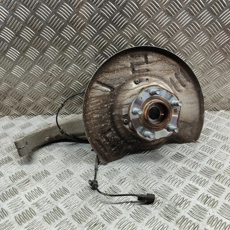 Front wheel hub 104431600E