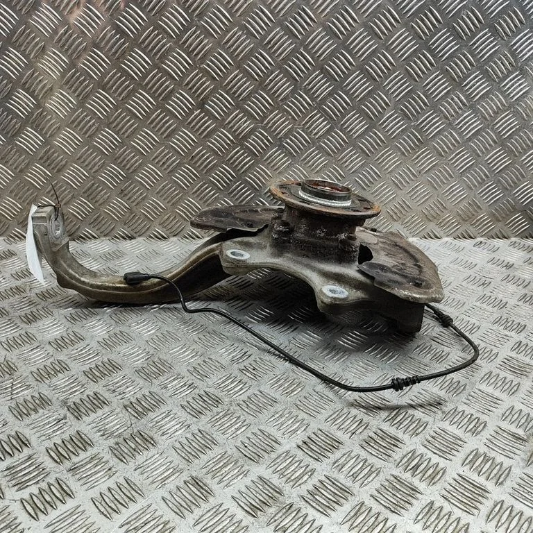 Eesmine rattarumm – Mercedes-Benz C-klass W205 (2014-2021)