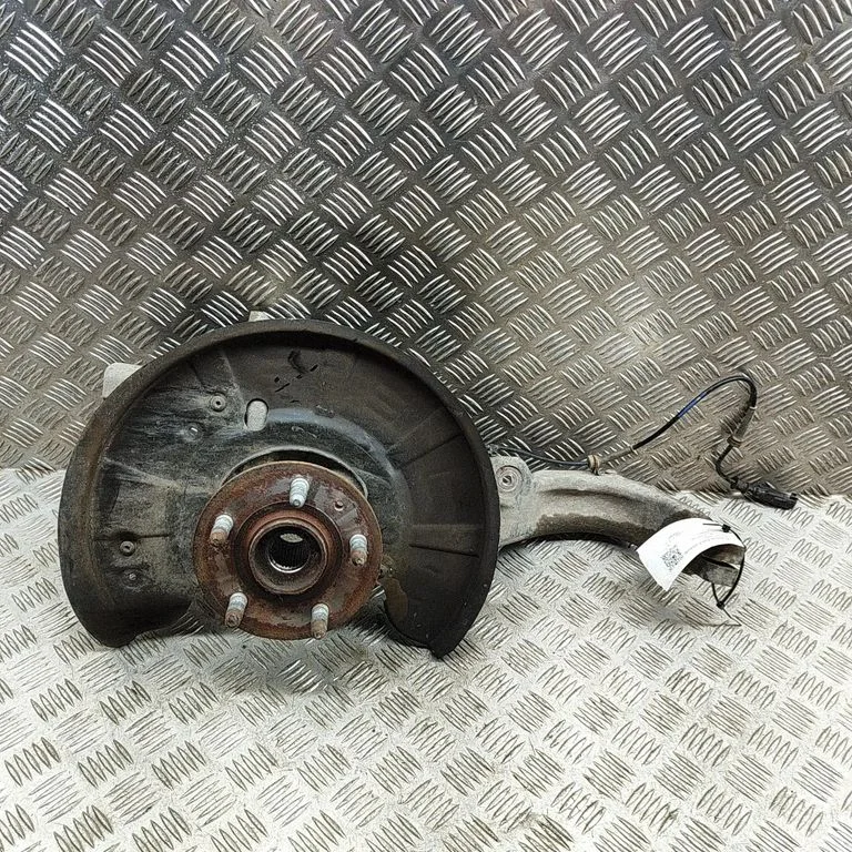 Front wheel hub 102766101B