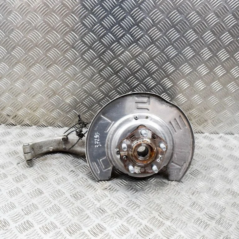 Front wheel hub – Tesla Model Y (2020-)