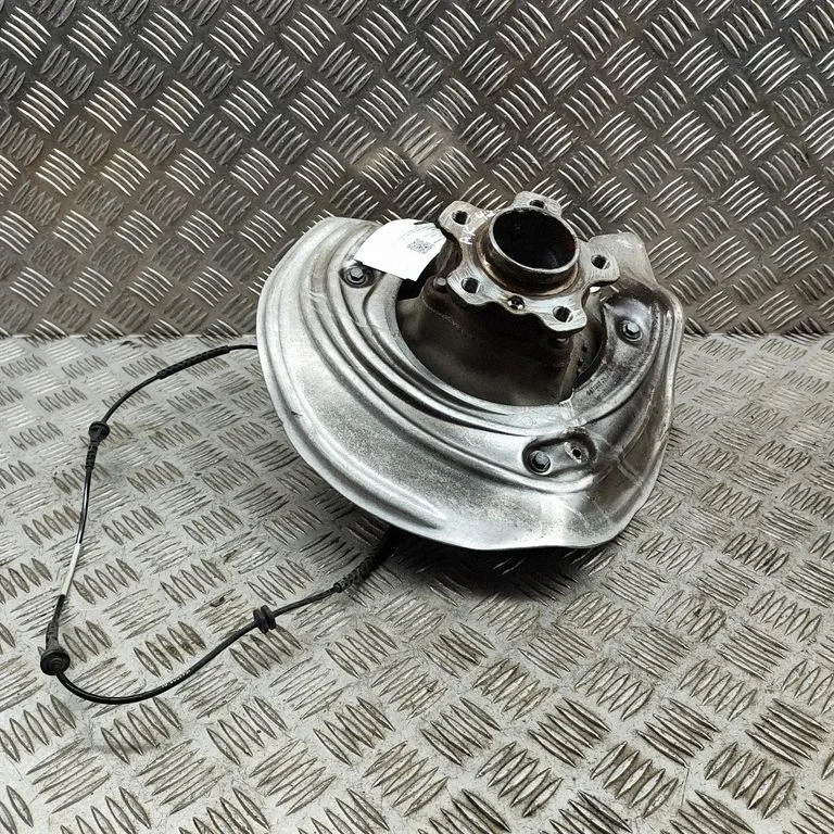 Front wheel hub 6897741