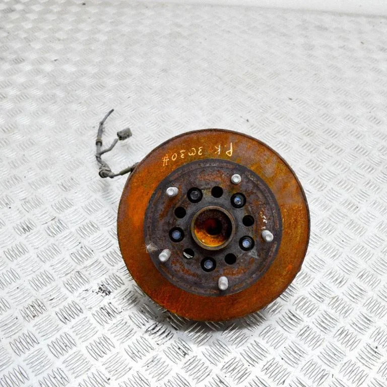 Front wheel hub – left