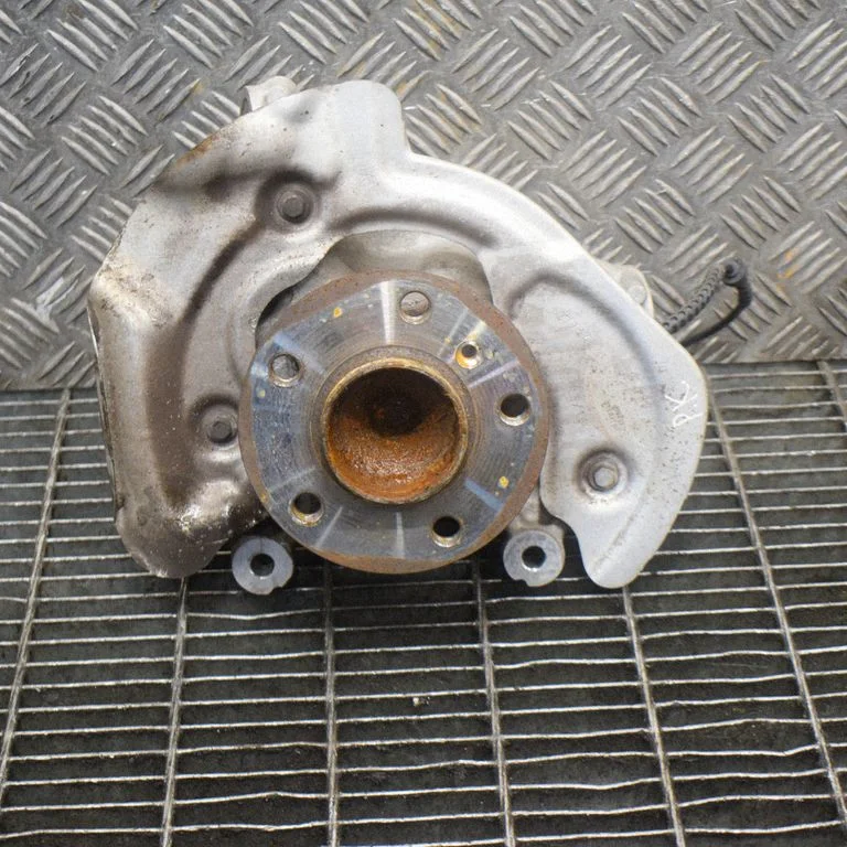 Front wheel hub 6852159