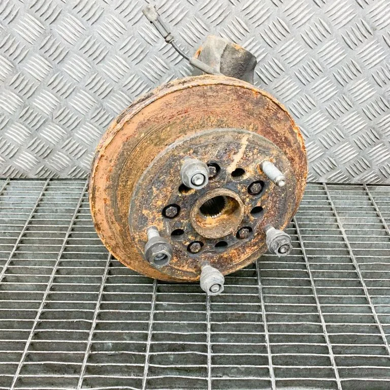 Front wheel hub – left