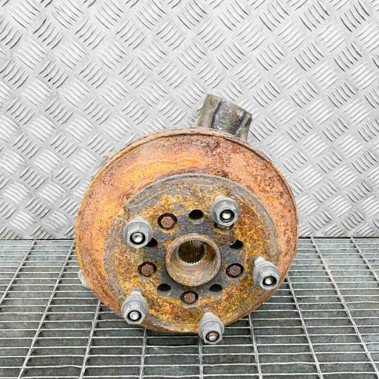 Front wheel hub – right