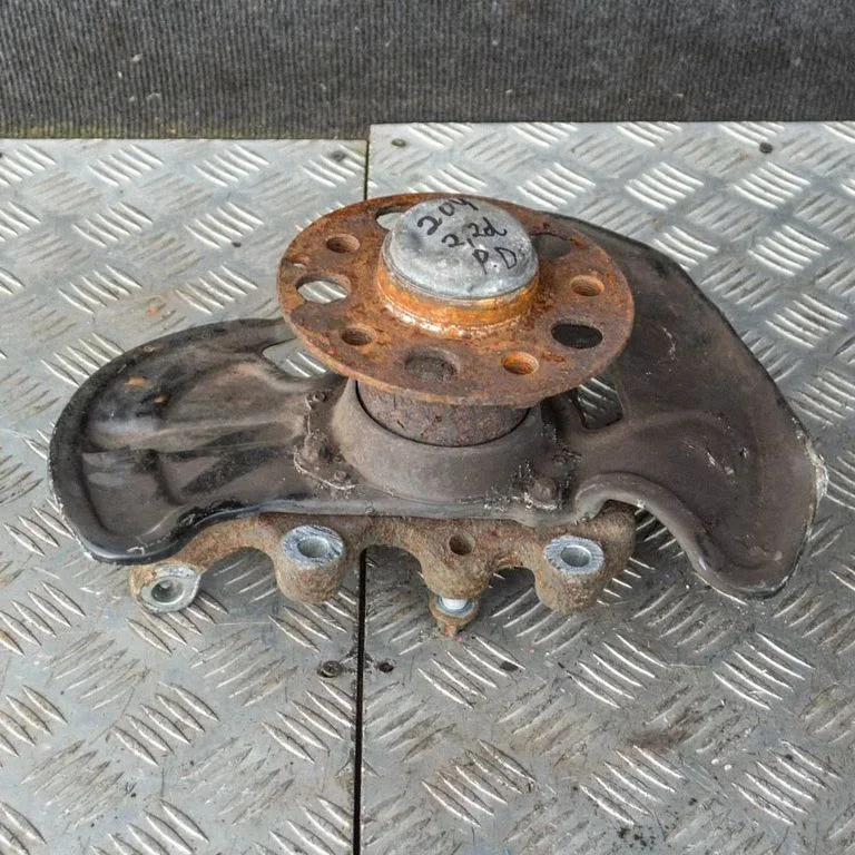 Front wheel hub – Mercedes-Benz C-Class AMG W204 (2007-2014)