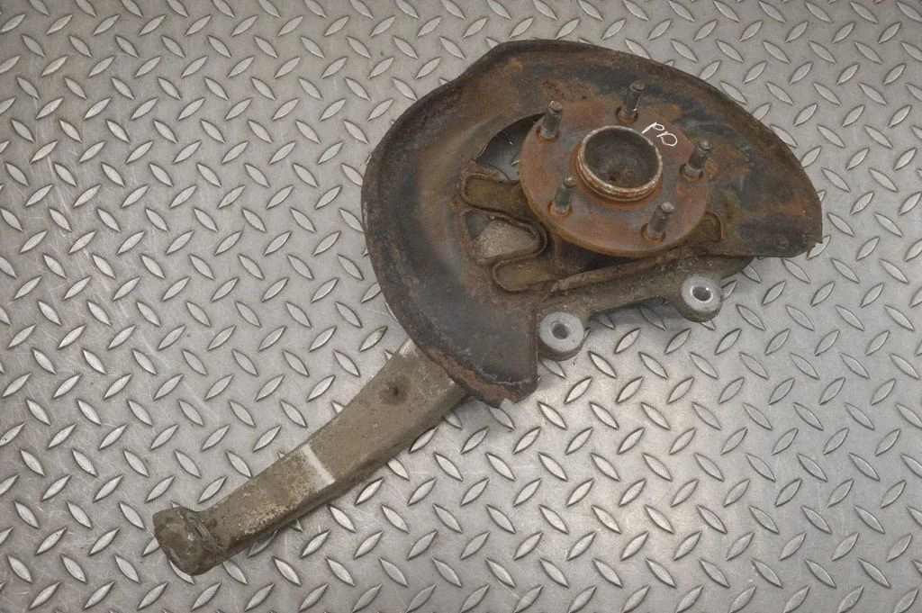 Front wheel hub – right