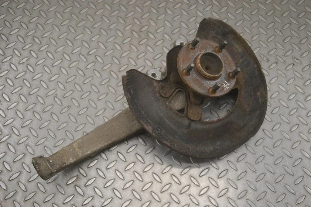 Front wheel hub – left