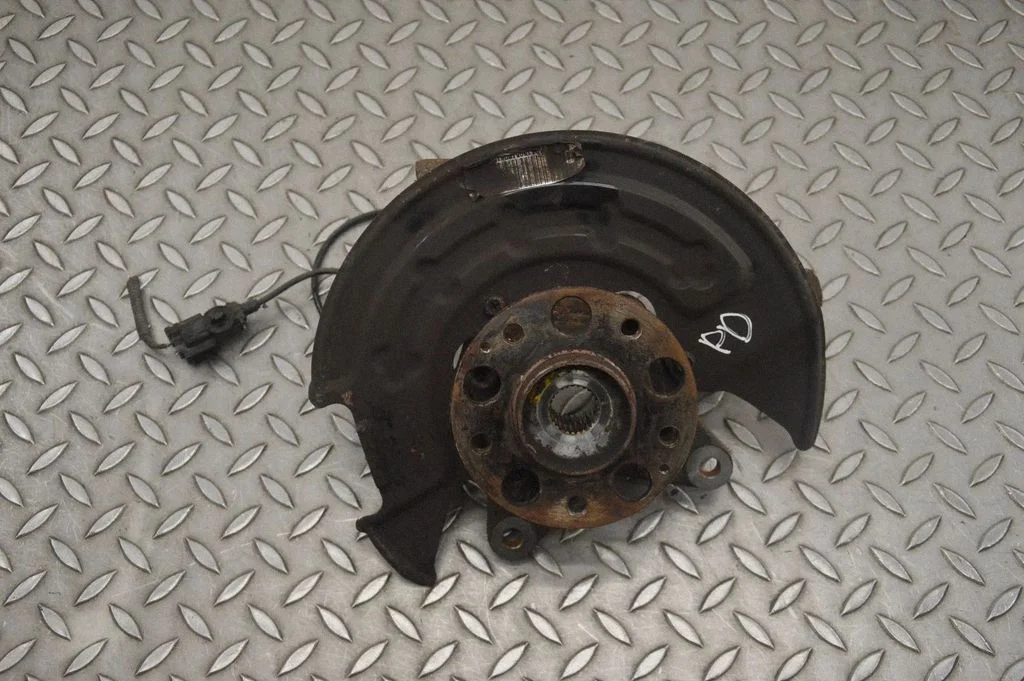 Front wheel hub – right